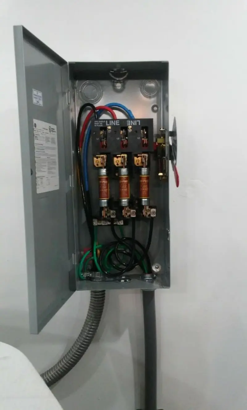 Three-phase disconnect switch installed for Smoke Detector Installation in Yulee